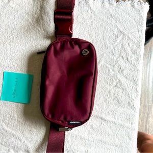 NWOT everywhere belt bag!! Maroon